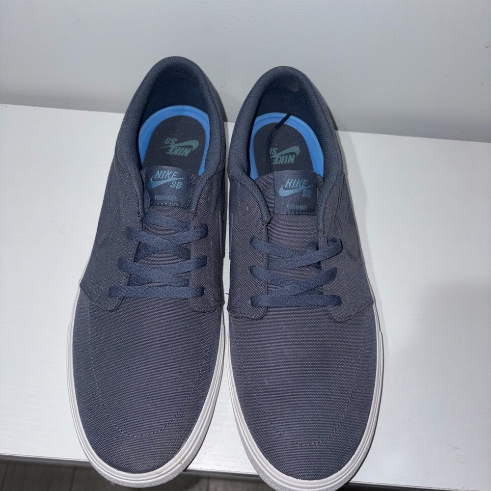 Nike Men's Dark Gray Sneakers